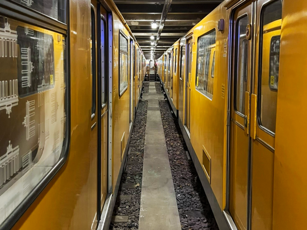 U-Bahnen in der Aufstellanlage Krumme Lanke.