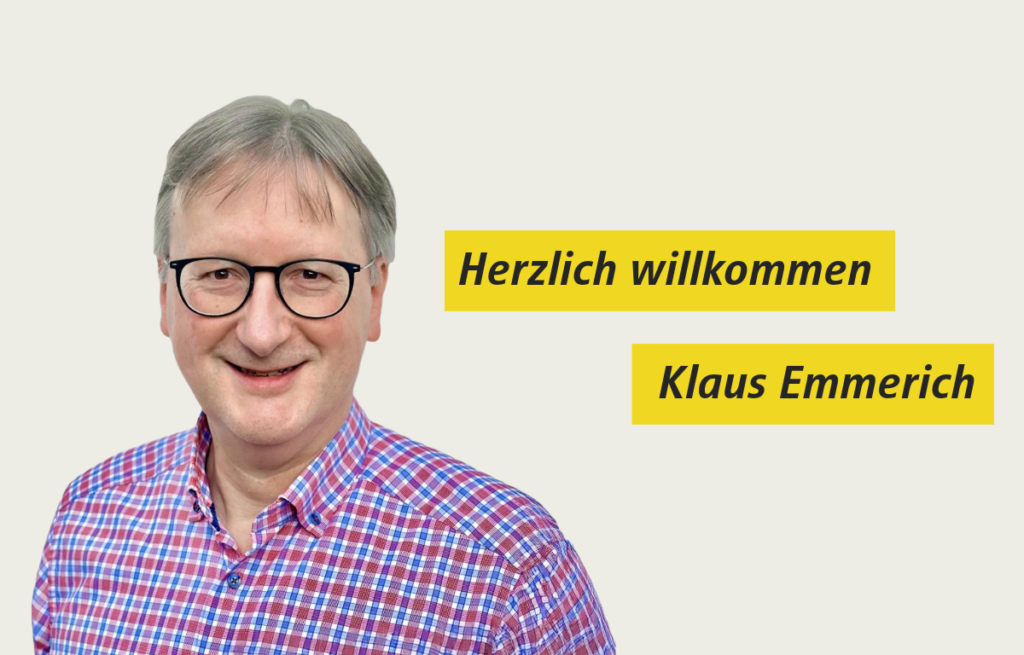 Auf des linken Seite sieht man den neuen Geschäftsführer Klaus Emmerich auf der rechten Seite eine Aufschrift mit den Worten 